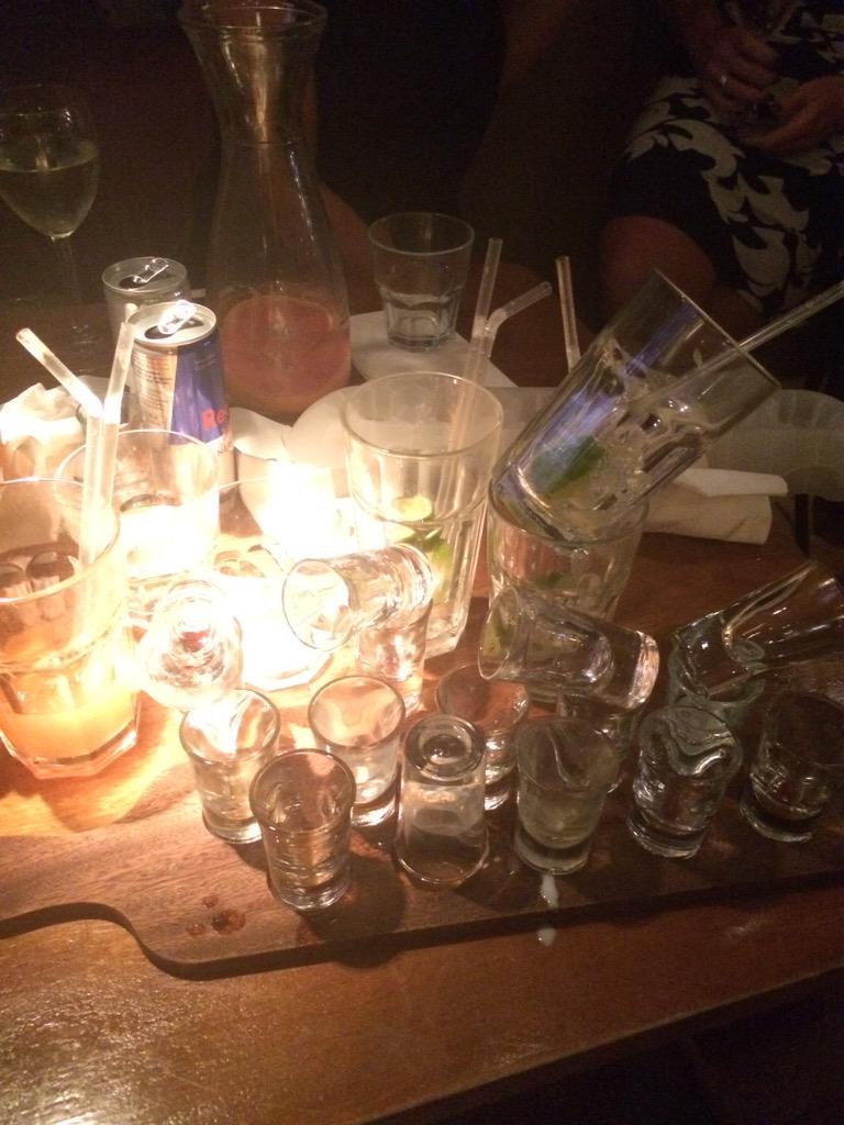 sarahchelsom's tweet photo. BREAKING NEWS 10pm and Wandsworth @BOXITBOOTCAMP @spatanning drinks are going down swimmingly! 👍🏻👊🏽💪🍹😜 http://t.co/PlFdhcQU1C