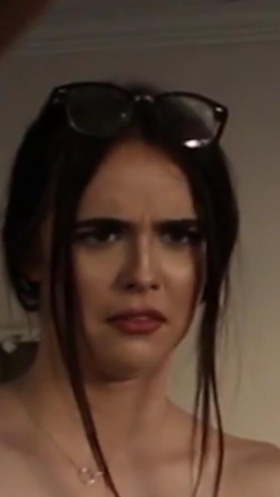 NowakOlimpia's tweet photo. Acacia's is grumpy cat?๐ #sorrywrongperson @AcaciaBrinley http://t.co/taLxXYzhqa
