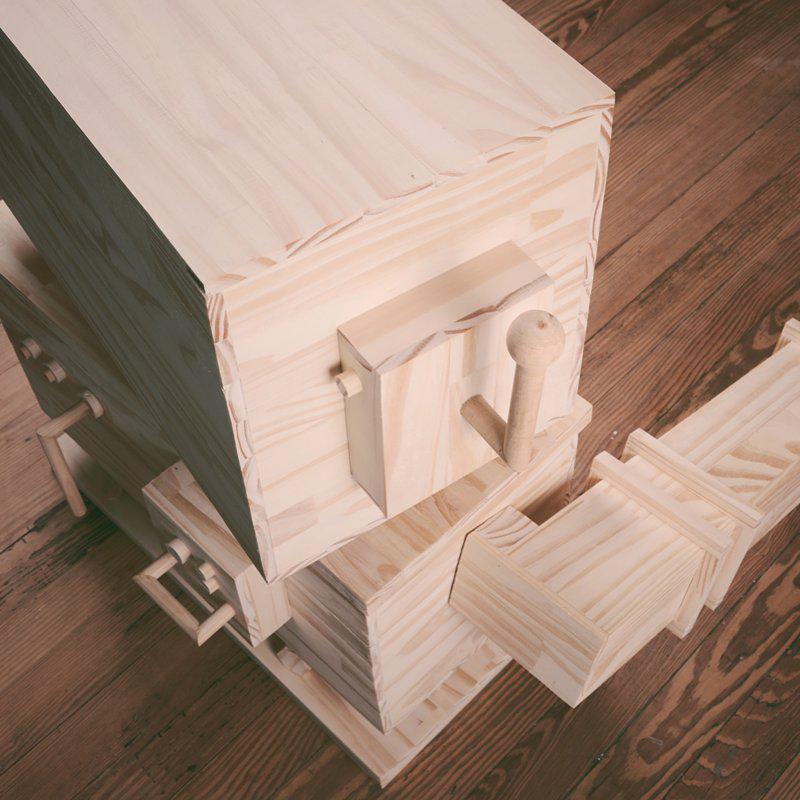 Otherbots's tweet photo. #woodart #galáctico #mercadodearte #ArtCOR #artecor #wood #robot #arttoy by pablogmoreno http://t.co/9h08YFWRfT