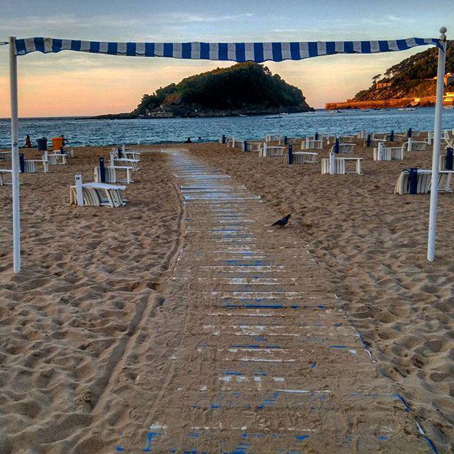InakiJM's tweet photo. #donostiasansebastian  #ondarretabeach  #cote_basque #euskalherria  #euskadi #sunset #movilgrafias #euskogramers by… http://t.co/rJ0ZGIXk1q