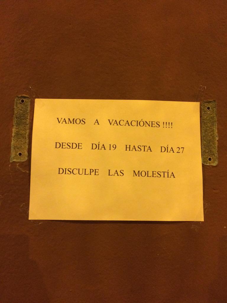 "Vamos a vacaciónes"?!? Ir a aprender castellano :-) #NoSePuedeVlc #horrorgrafia