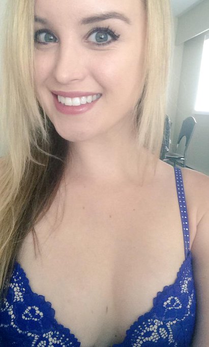 Hopping onto MFC for a day shift. I'm accepting private shows :) http://t.co/YTeljKsXIC http://t.co/<a href="/tag/riplola"class="tags"><span>#riplola</span></a>