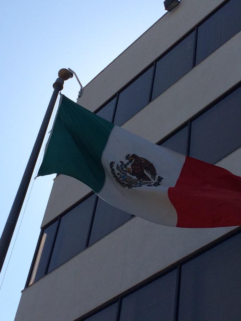 VanQuin2's tweet image. At the Mexican Consulate. By appointment only. #NoExceptions #MSWCommunity