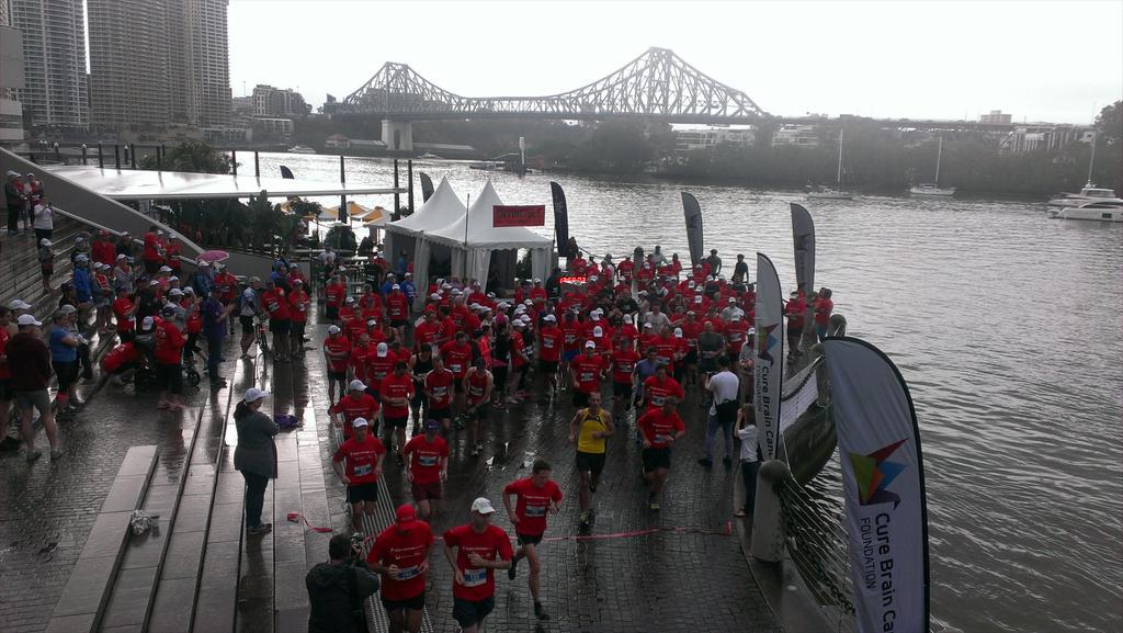 LJMoorfoot's tweet photo. Rainy start but high spirits running for @braincancer_AU #Griffos in Brisbane. http://t.co/46lcG9Obaw