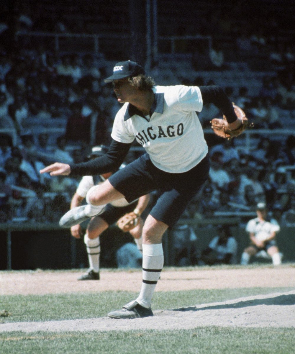 #tbt when Rich "Goose" Gossage and the 1976 White Sox wore shorts during a game.