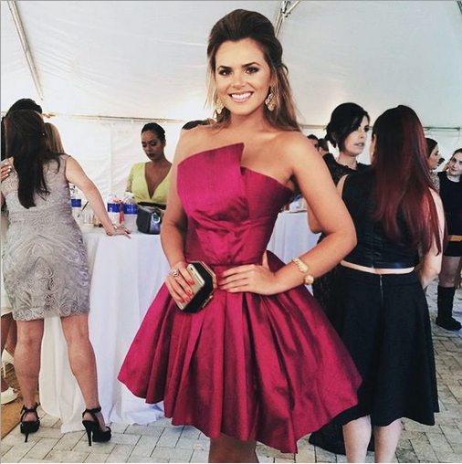 IsaCastilloVzla's tweet photo. La favorita de la noche y de los premios #PremiosTuMundo @Isacastillo7 👌 @PremiosTuMundo http://t.co/sT4A7VYDtX