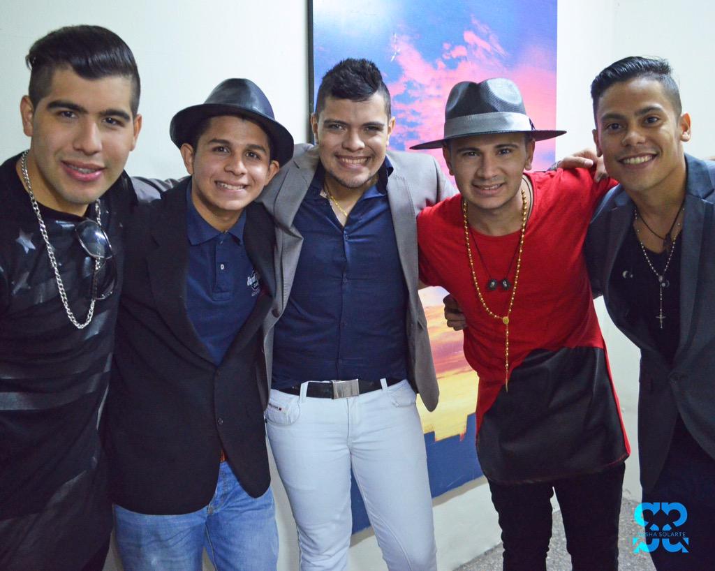 venjheoficial's tweet photo. En el Festival Zuliano tuvimos la oportunidad de compartir, una excelente tarde junto a los talentosos de @SonPara2. http://t.co/gUxY6cWbUX