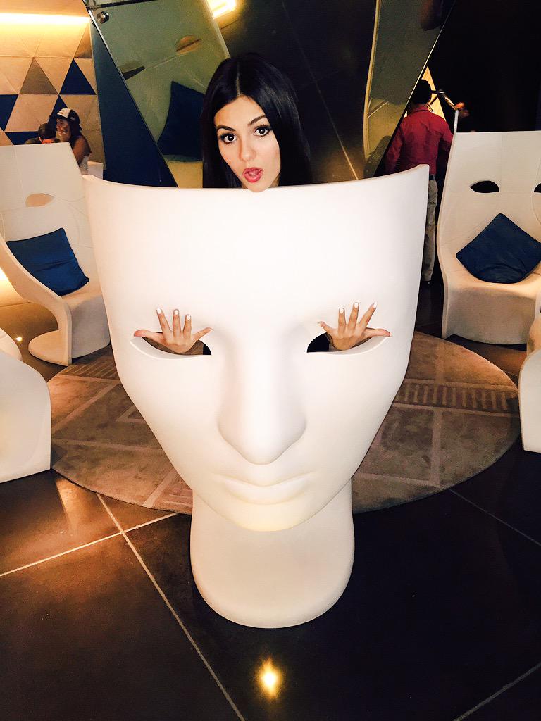 VictoriaJustice's tweet image. #TBT to this awesome chair in my hotel in Mexico City. 
Peekaboo,I see you 👀
I decided 2 add eyelashes in the 2nd pic