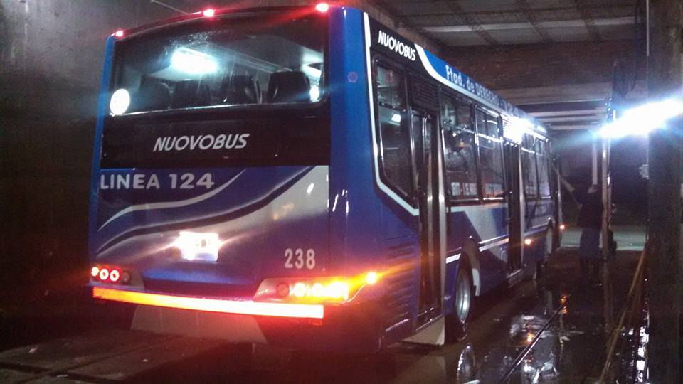 CiudadDeBondis's tweet photo. 2 #Nuovobus #MB1718 c/#AA y #AsientosAltos llegaron a la @Linea_124, ex linea 12. Futuros #200 y #238. Fotos S. Trejo http://t.co/NzWltQPuWM