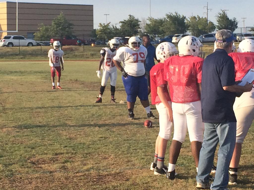 qcrenshaw's tweet image. Trading paint with John Marshall middle school, OKC thanks Coach Woods! Lots of warriors on that team. #makingmen