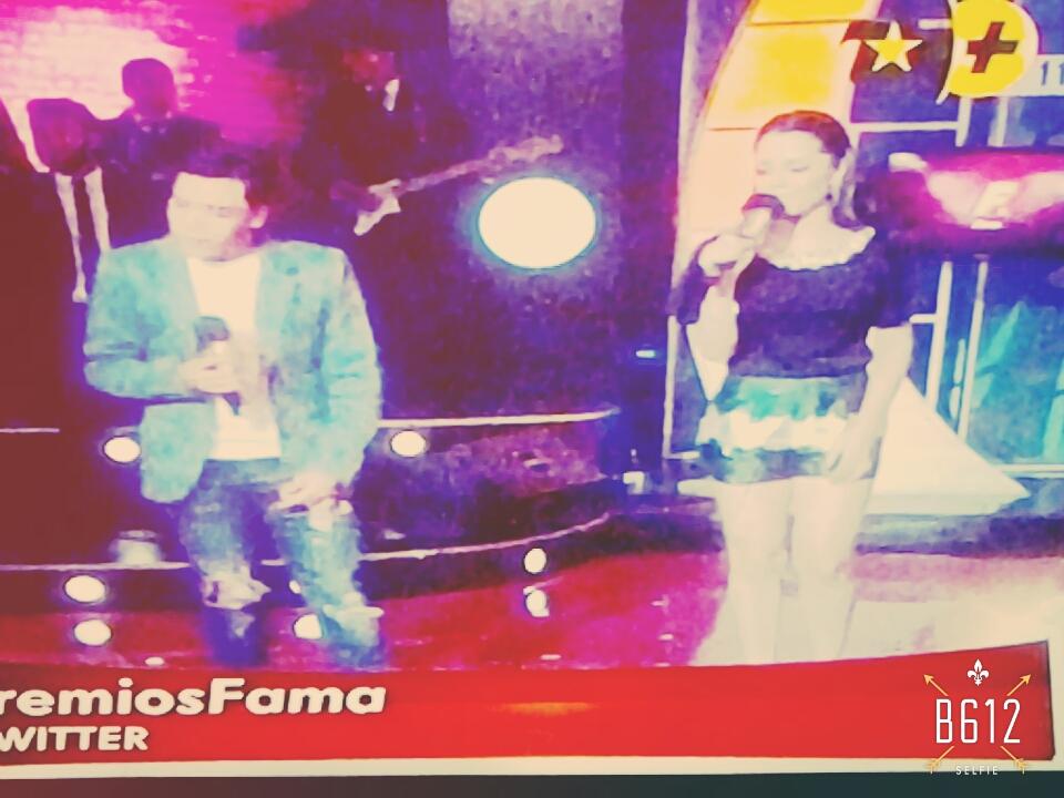 3fdcc54acbb74ef's tweet photo. @_snuppy08 @ArelyTellez  cantando http://t.co/rpbklGgfHi