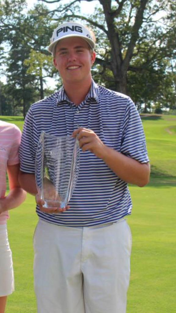 realmikeysandy's tweet photo. Priorities
1-golf
2-babez
97-school
"Mike why you missin school?" #BCimwinning #dubs #sanderized http://t.co/aD9mJaWfW3