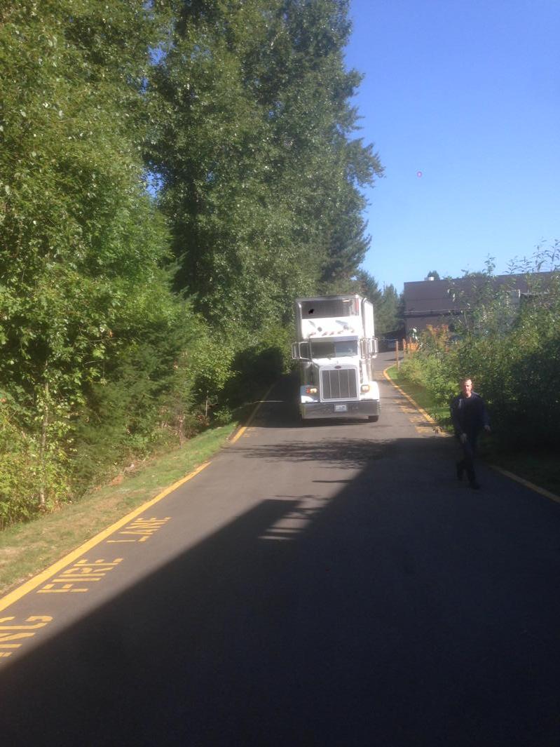 thescottmoeller's tweet photo. What's this truck hauling?  Harvest2015 @gradykenealey @nhjwines http://t.co/WWnz4IzjK7