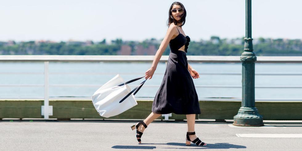 8 beauty essentials you need for a weekend at the beach: on.elle.com/1Nmb1pB