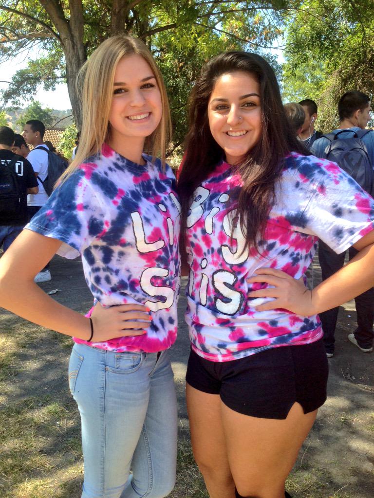 BiancaaaCeleste's tweet photo. Tie dye Thursday w/ this beaut of a little sis😊💞💜💙 #stbts http://t.co/yIRx1GTgxg