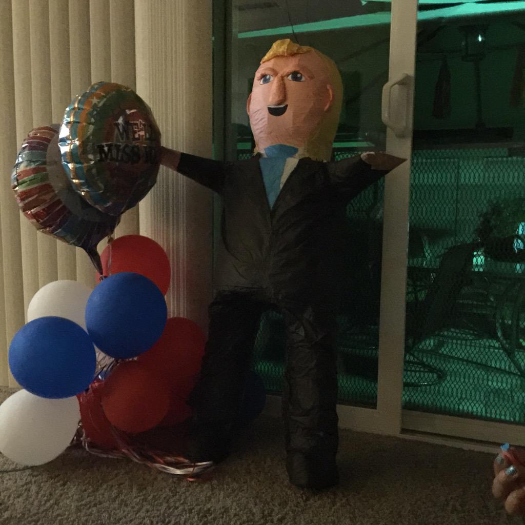 _natgenius's tweet image. If you're never beat up a Donald Trump piñata I highly suggest you do. #PreDeath