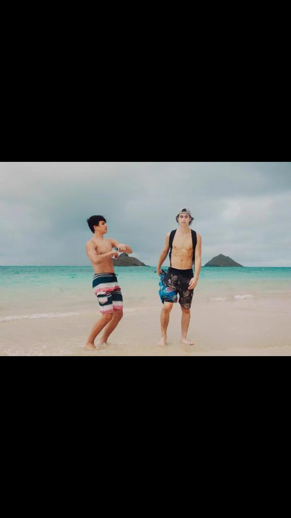ArgMAGCON_'s tweet image. #FavNashPic when he is with Hayes 💕🙌😻 @Nashgrier