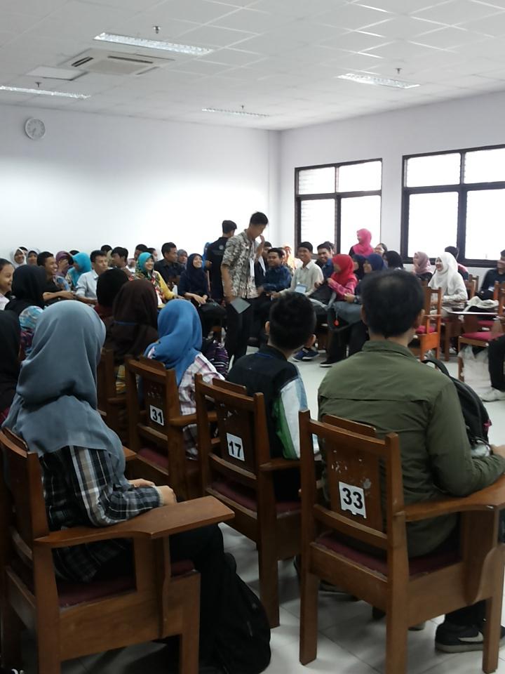 Udah di kelas nih uhuyyy