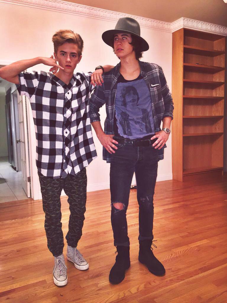 anywaysjess's tweet photo. #FavNashPic I love Nash's friendship with Johnson so much http://t.co/SmRGLWZxlj