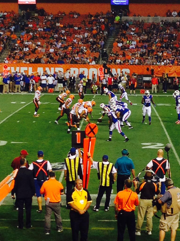 KimColasanti's tweet image. #Browns love the "new uniforms"!!