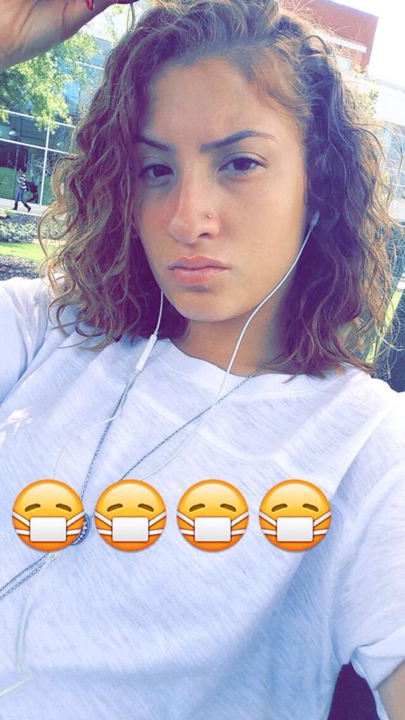 miaiveliz_'s tweet image. Finally out of school for today and the week, yaaaaaay😻 #firstweeksuccess