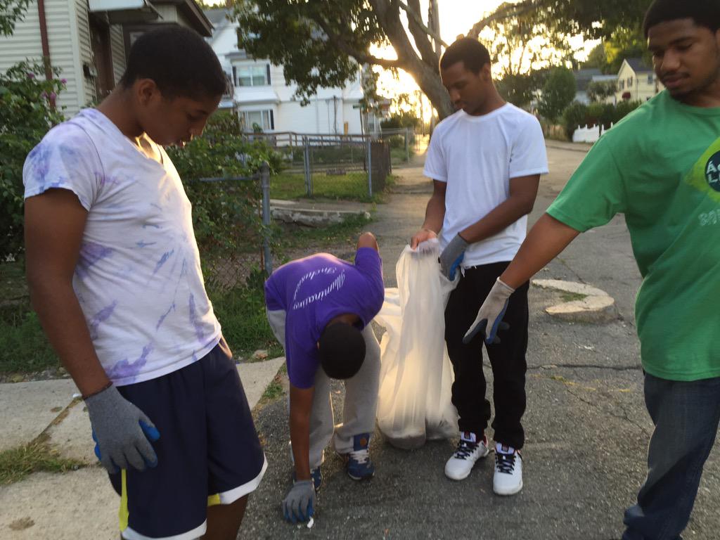 CVrunaway's tweet photo. #cleanupBrockton we did good out there http://t.co/qVLLG1aj0l