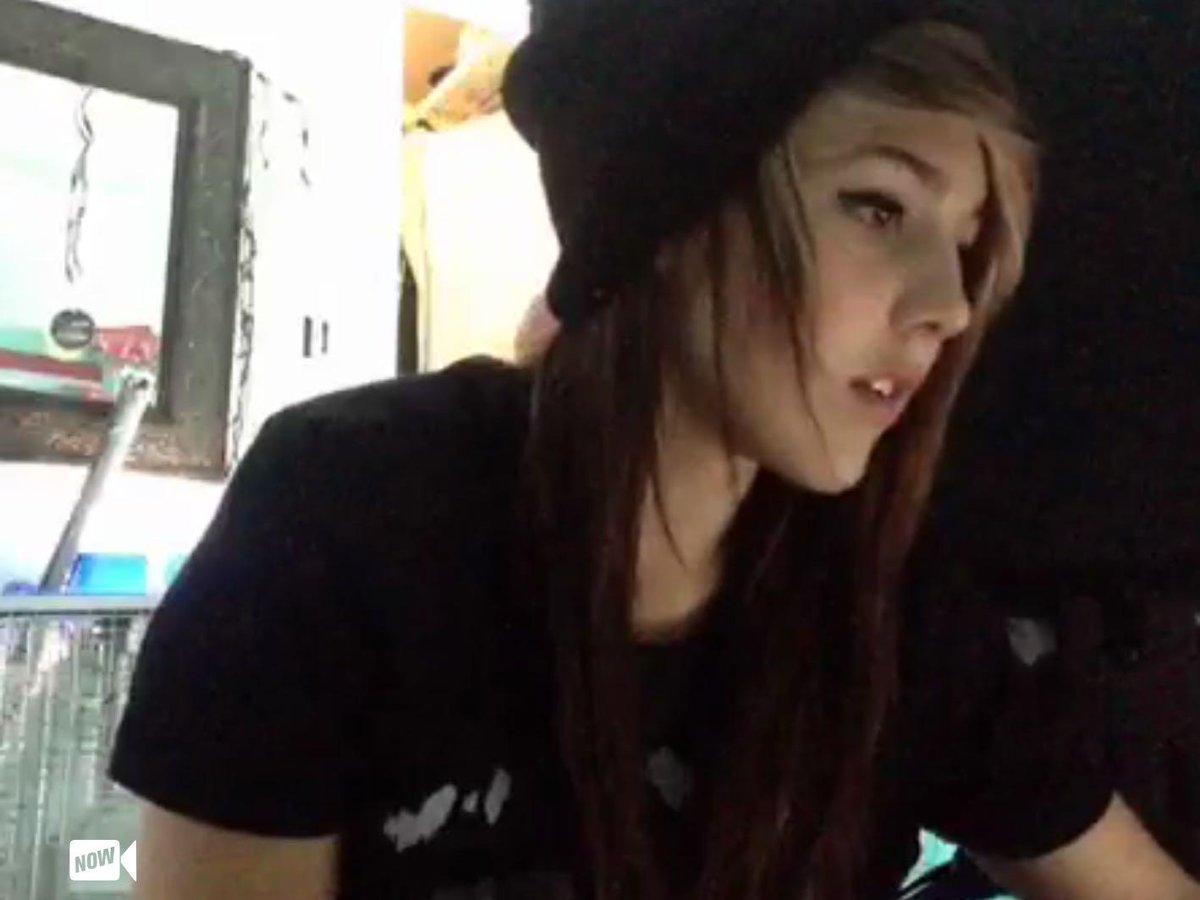PtvXx's tweet photo. 🔴 LIVE @katiekaplann on #YouNow - https://t.co/uknUPFih0I http://t.co/JmAbAKeo92