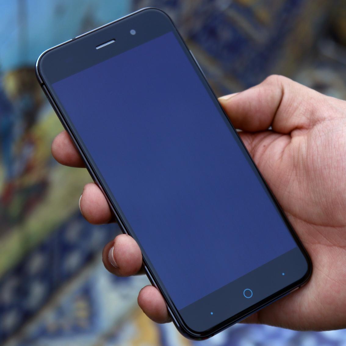 leguizamou's tweet image. Ahora toca probar el ZTE Blade V6 (la foto es del @fernaaando).