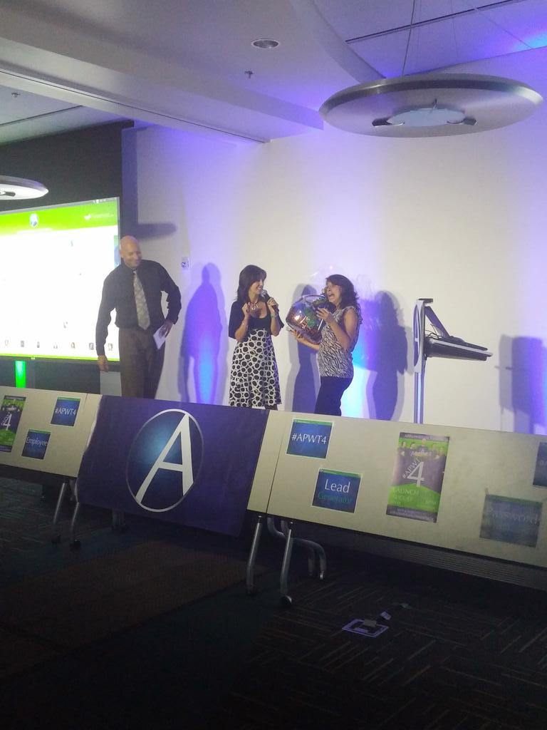 AllProWebTools's tweet photo. Donna Galassi @dgalassi of Blue Zenith guessed amazingly close to the real number of #APWT4 As in this room! Congrats http://t.co/6Hou6t7gVs