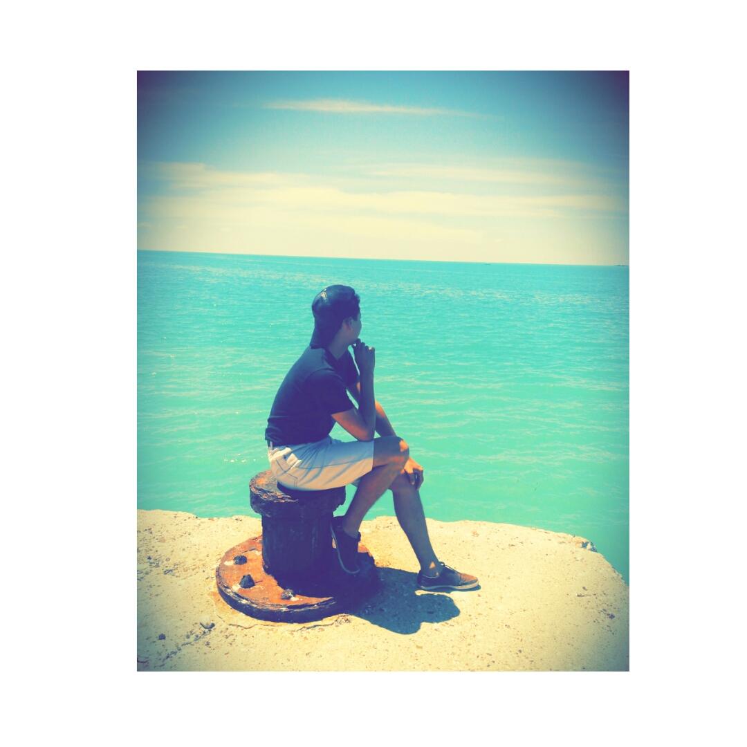 EmirChab's tweet photo. If I Die Young....🎶💕
#young #bisexualboy #single #PabloVlogs http://t.co/BXqziPyf1o