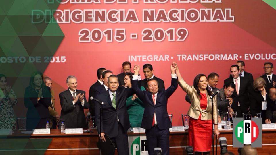 DianaGlzSoto's tweet photo. El @PRI_Nacional un Partido fuerte y unido @MFBeltrones @CarolinaMonroy_ ¡Felicidades! http://t.co/Giv8u4RX4V