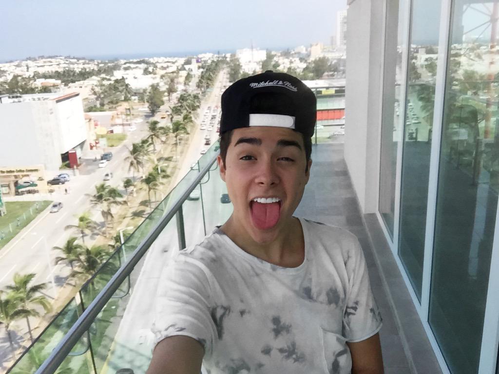 Mario Bautista on Twitter: “😜 ️ http://t.co/1yqQKgE0Eb”