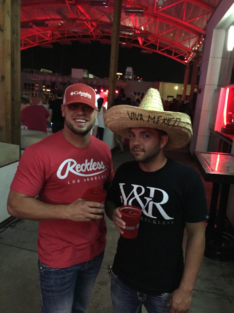 DJ_PURE's tweet photo. #HCNKC with these Vatos http://t.co/rS40REgZ5G