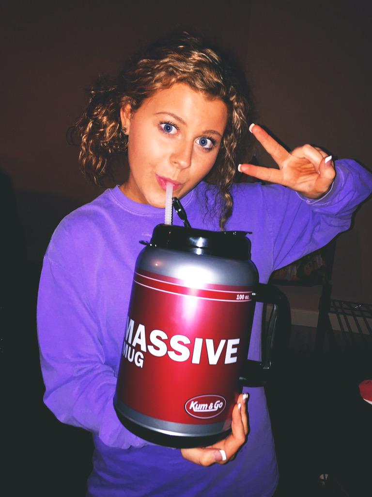 maddiemac_'s tweet photo. gotta stay hydrated ya know?π #massivemug http://t.co/UFlXRwAyHa