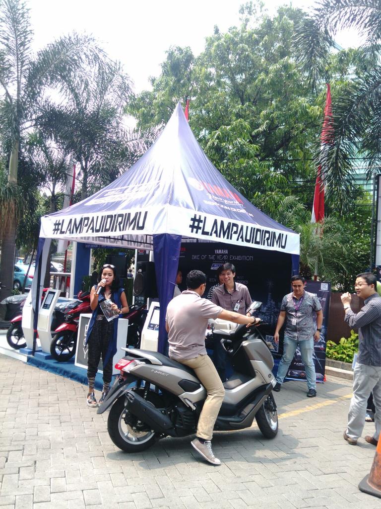 AbNon bisa melakukan test ride utk motor YAMAHA keluaran terbaru #YamahaGoesToOffice_JKT @YamahaIndonesia