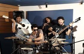 smartfmjogja's tweet photo. Keberanian @Naifband mendistribusikan album gratis lewat Majalah @RollingStoneINA  sebagai bentuk protes pembajakan http://t.co/pRjxSMyyrX