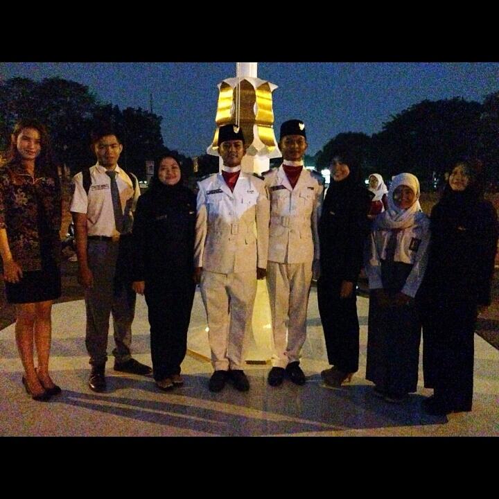 risiskaerde's tweet photo. Seusai penurunan duplikat bendera pusaka tingkat kota Tangerang Selatan th 2015. #RI70 #pustek #pustekdivission #PPI http://t.co/LJABrOXiit
