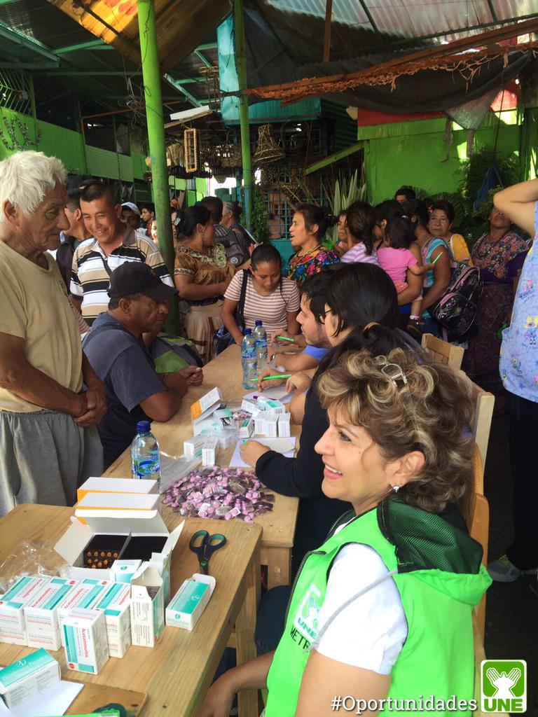 FUNE_GT's tweet photo. Llevamos la #oportunidad de salud por medio de una jornada médica realizada en el mercado "la terminal" http://t.co/jxZEajnYCX