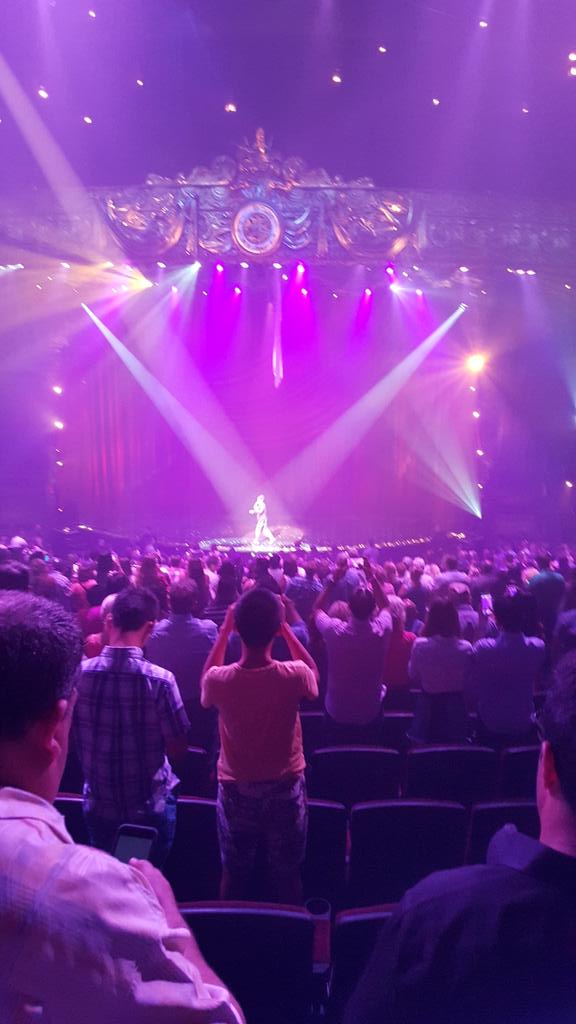 RoonanKeane's tweet photo. @CrissAngel not worth 75 bucks. 👎👎 http://t.co/BsHdxDpKqp