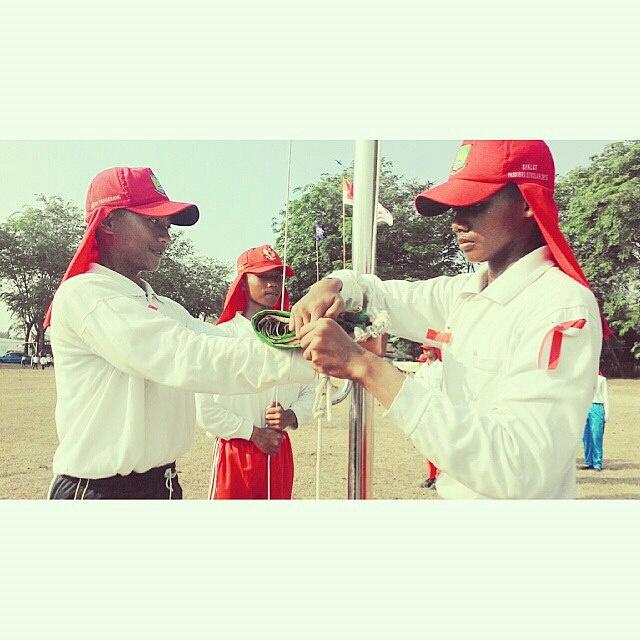 Latihan mengibarkan bendera di lap auri kota tangerang