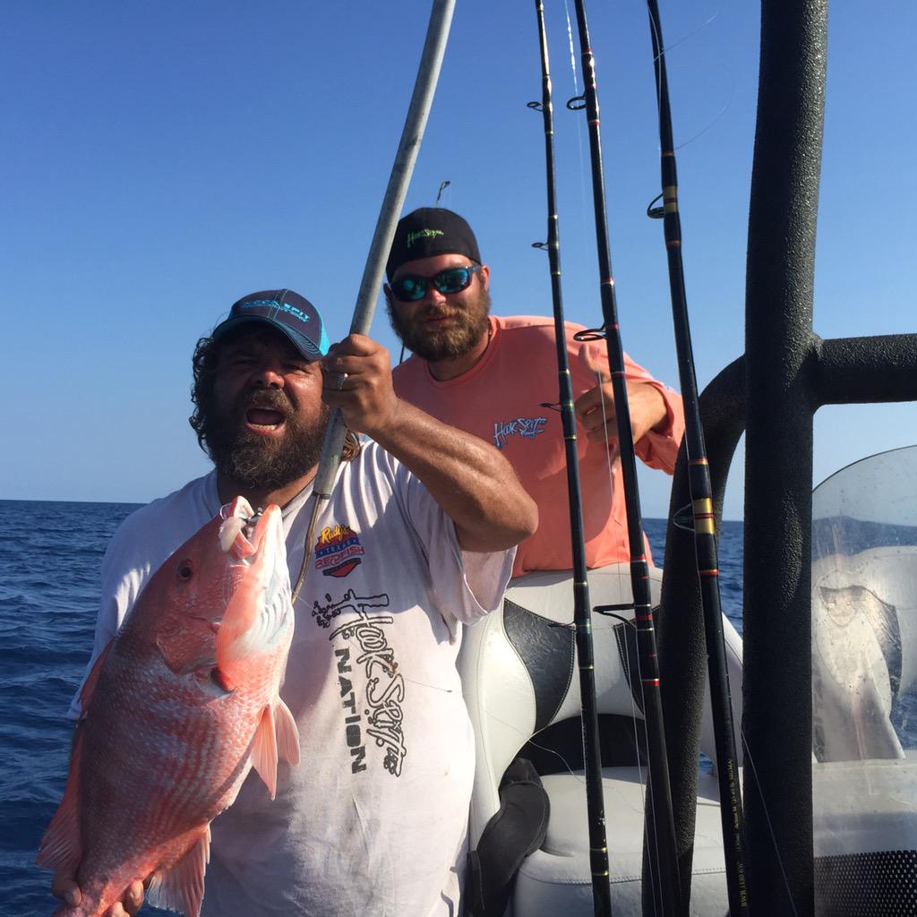 CorpusOutfitter's tweet photo. On them red snapper #hookspitfishing #hookspit #hookspitperformancerods #haynie http://t.co/Xt1shTnJ4C