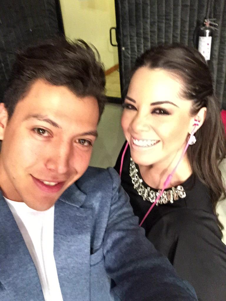 _snuppy08's tweet photo. Ya están listos para lo bueno😉 jaja #PremiosFama ✌🏼️ @ArelyTellez http://t.co/prSGVc4AkD