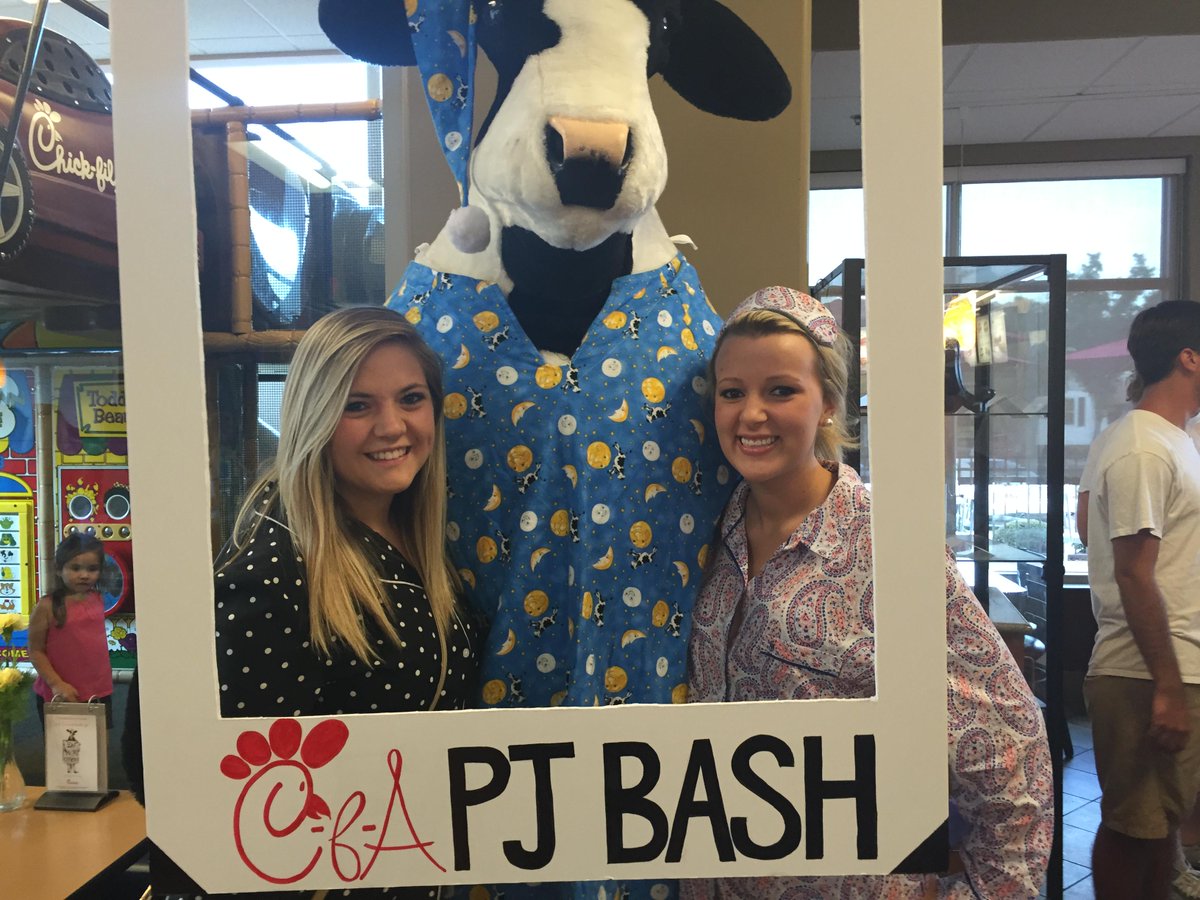 ChickfilA5Pts's tweet photo. #Back2SchoolBash #PJsRock #CFA5Pts http://t.co/4EBSAGSb1b