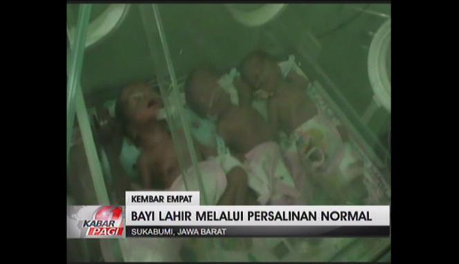 VIVAcoid's tweet photo. [VIDEO] Bayi Kembar Empat Lahir di Sukabumi http://t.co/iH9cLlDEtx http://t.co/a9o4XXLDgP