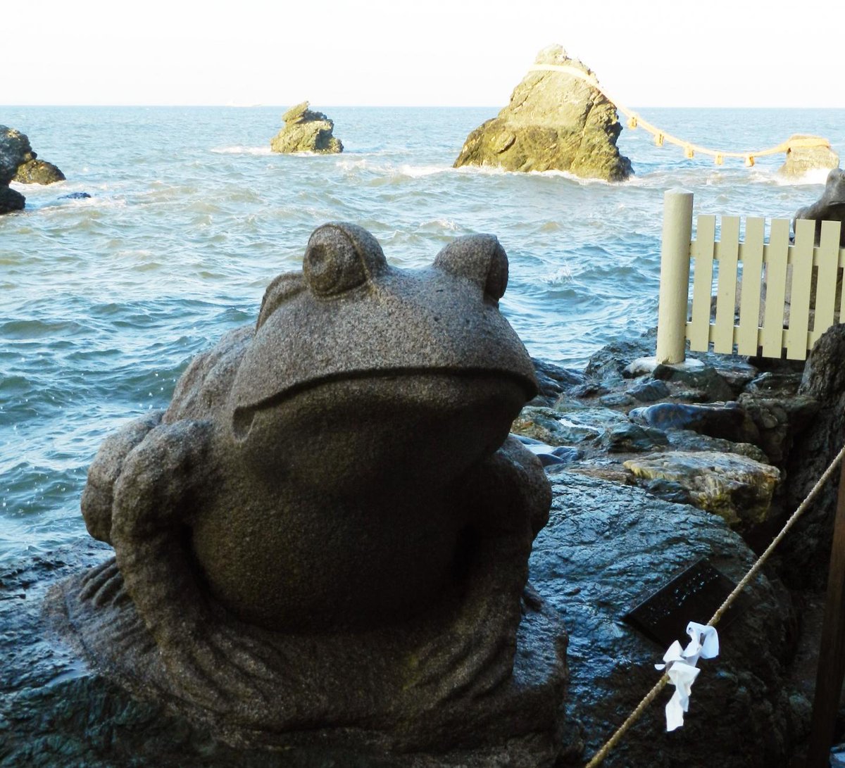 伊勢を訪れたら神宮と共に参拝したいのが夫婦岩で有名な二見興玉神社