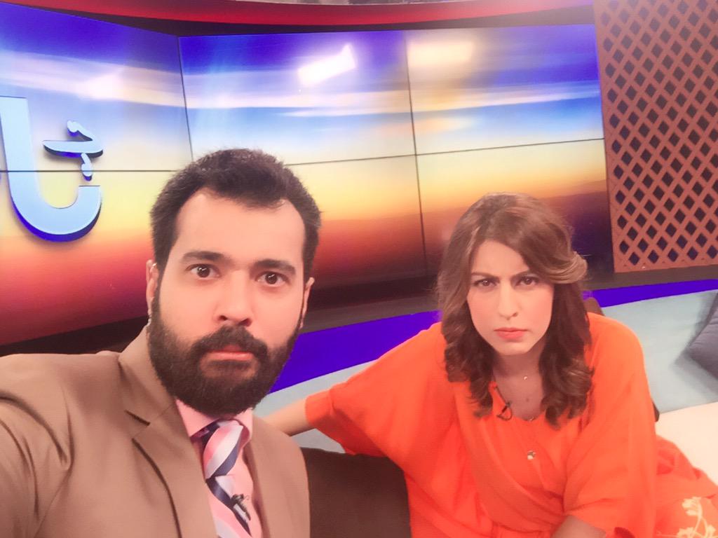humaamirshah's tweet photo. Where are you guys?! Log onto http://t.co/dhhd3XvnIj to watch @DunyaBOLHaiShow #happeningNOW!! @ghaziusama http://t.co/w4z941yi8c