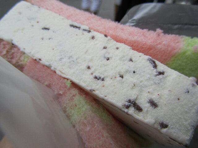 JinggaIceCream's tweet photo. Rembang lagi panas banget, kayaknya enak nih ice cream sandwich. Yuuuk mampir ke kedai jingga. #icecreamsandwich http://t.co/uYUFfQ9pez