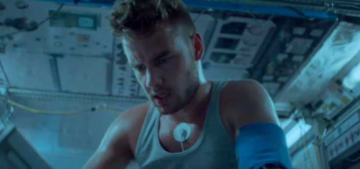discoIine's tweet photo. THE BEST MOVIE AWARDS GOES TO DRAG ME DOWN

#DragMeDownMusicVideo #MTVHottest One Direction http://t.co/sPn1yQLA04