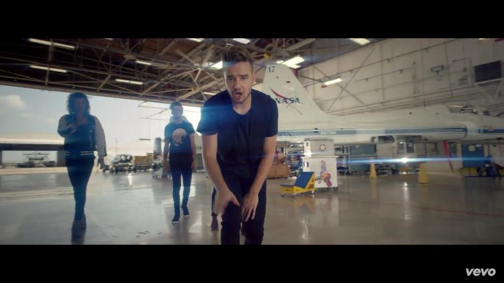 flickerxparker's tweet image. @SpinnrPH EVEN THE GRAVITY CANT DRAG THEM DOWN! #Spinnr1D