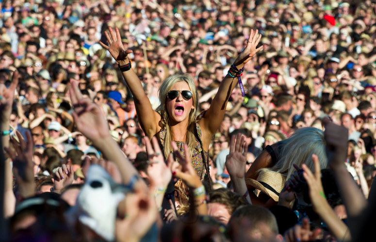 fstvlapp's tweet photo. RT if your going to V Festival today! #FreeAppNo£10Lanyard http://t.co/1BaHysswQp http://t.co/hJTkpTGz4g